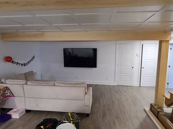 Salle familiale aménagée au sous-sol
