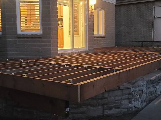 Solives de la terrasse en construction